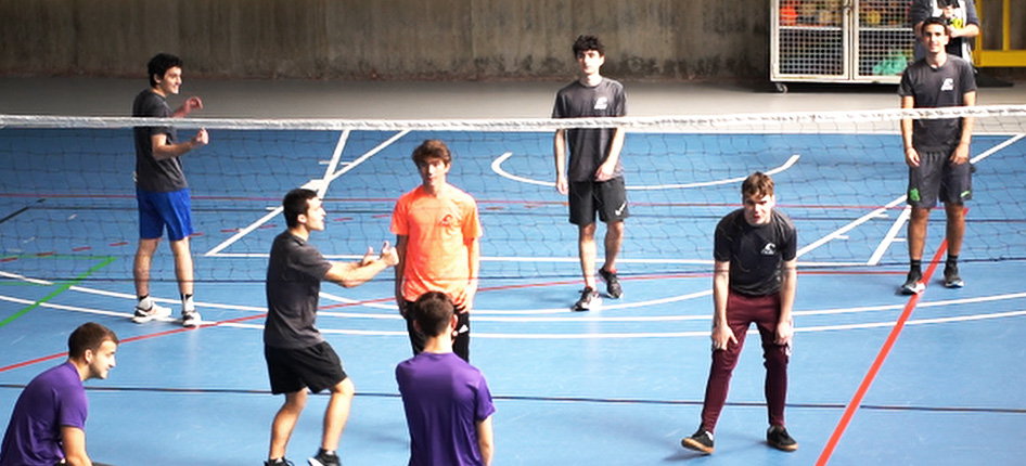 Actividades físicas grupales: voleibol. GKAI - Ciclo Superior